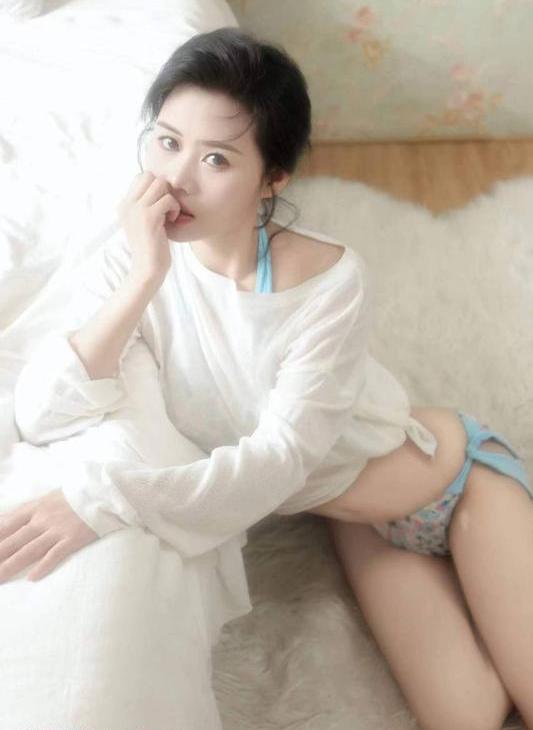 甜美清纯性感妹子