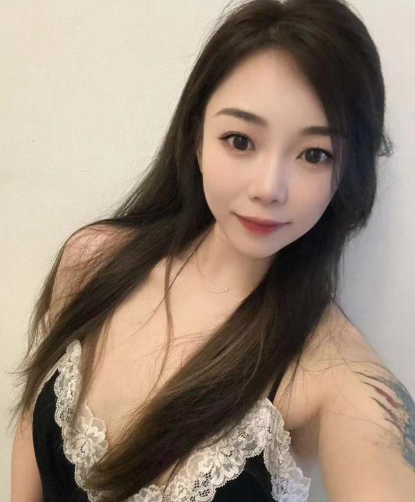 白云美女恬恬