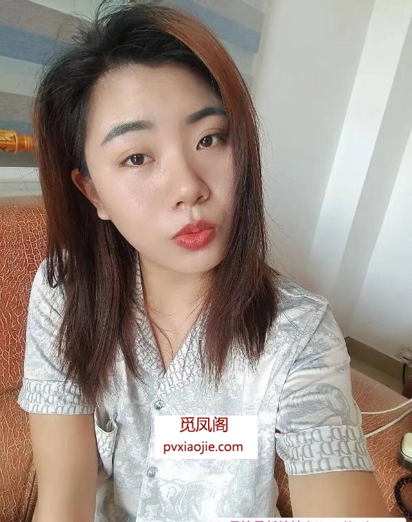 甜美型服务系妹子