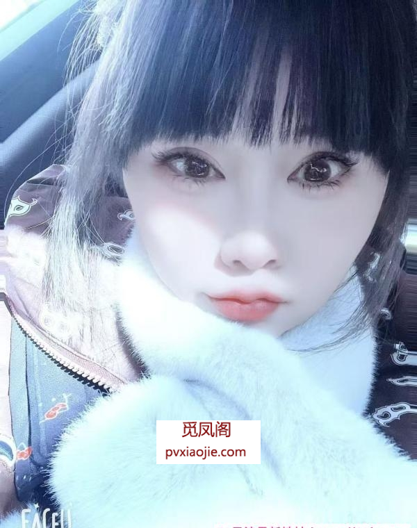 钟楼可爱小美女